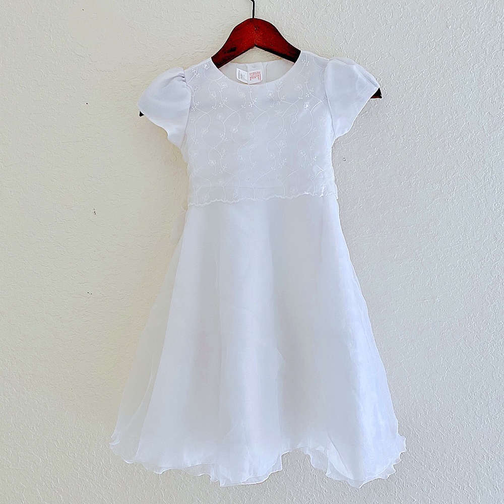 Karelia kids White Dress size 6
